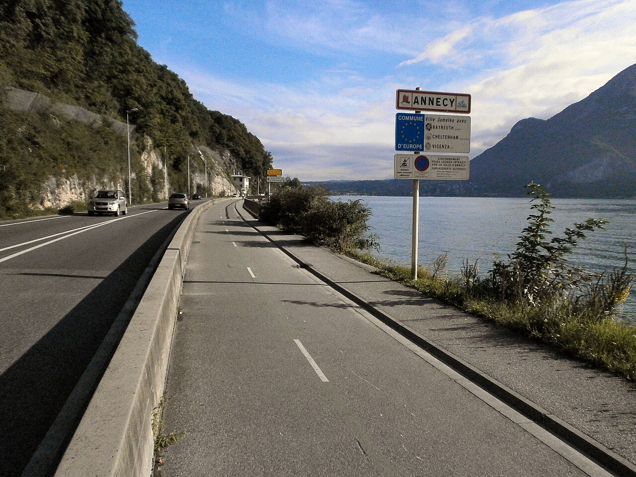 Lake Annecy cycling path